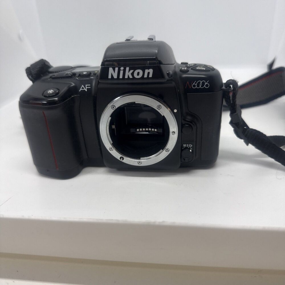 Nikon N6006 - 35mm film camera Working - Black